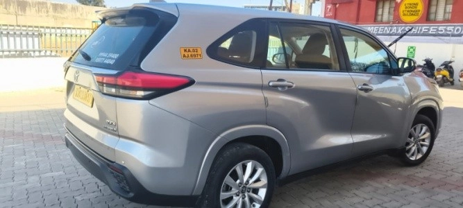 Innova Hycross